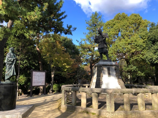 清洲城の信長公銅像