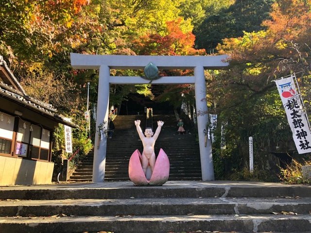 桃太郎神社の銅像