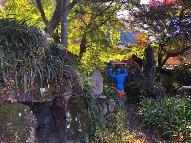 桃太郎神社の青鬼銅像