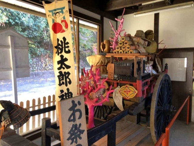 桃太郎神社の宝物館内部