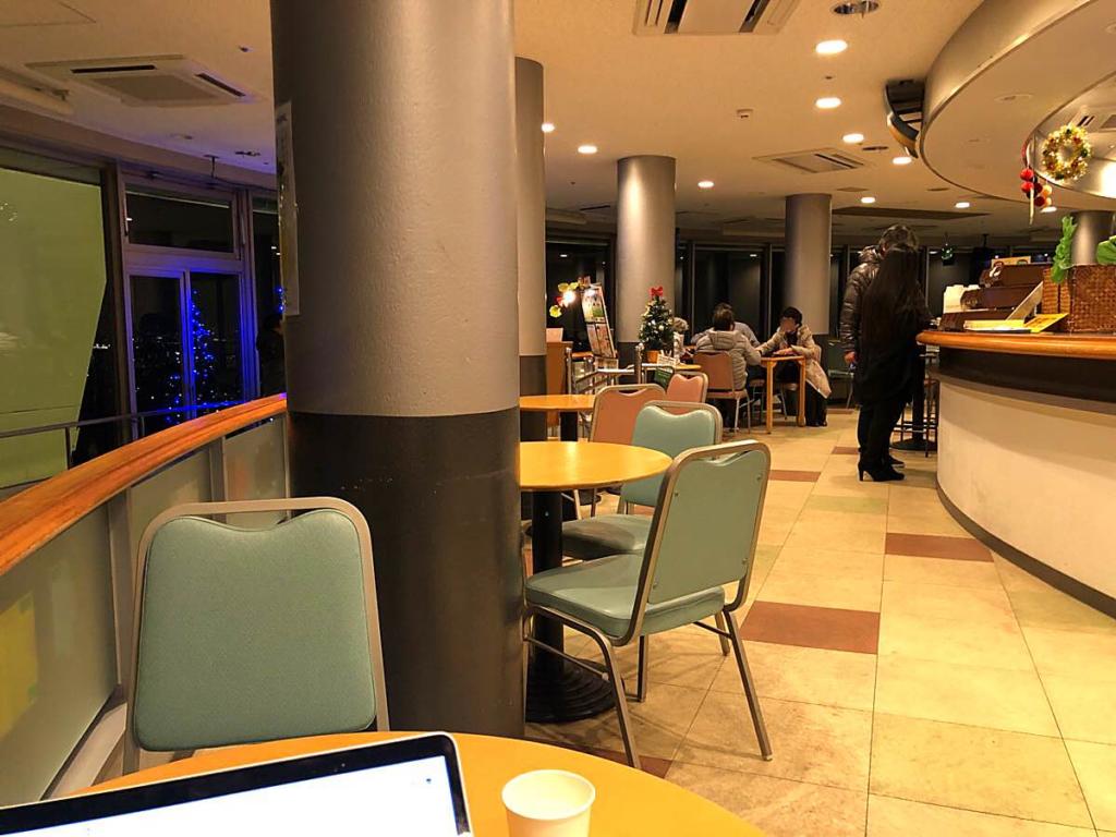 ツインアーチ138のカフェから見た夜景
